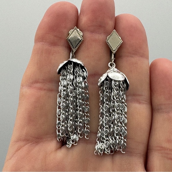 Sarah Coventry Clip On Earrings Vintage Silver Tone Tassel Dangle 2” - Picture 2 of 6